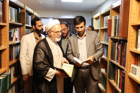 نشست معاونت قرآن و عترت وزارت ارشاد با مدیران مرکز طبع و نشر قرآن کریم برگزار شد